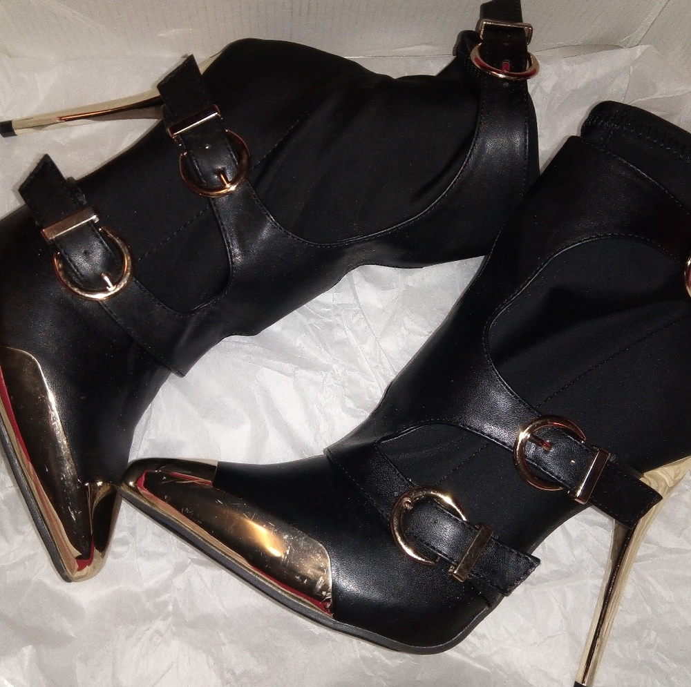 Black/Gold plated stilleto bootie
